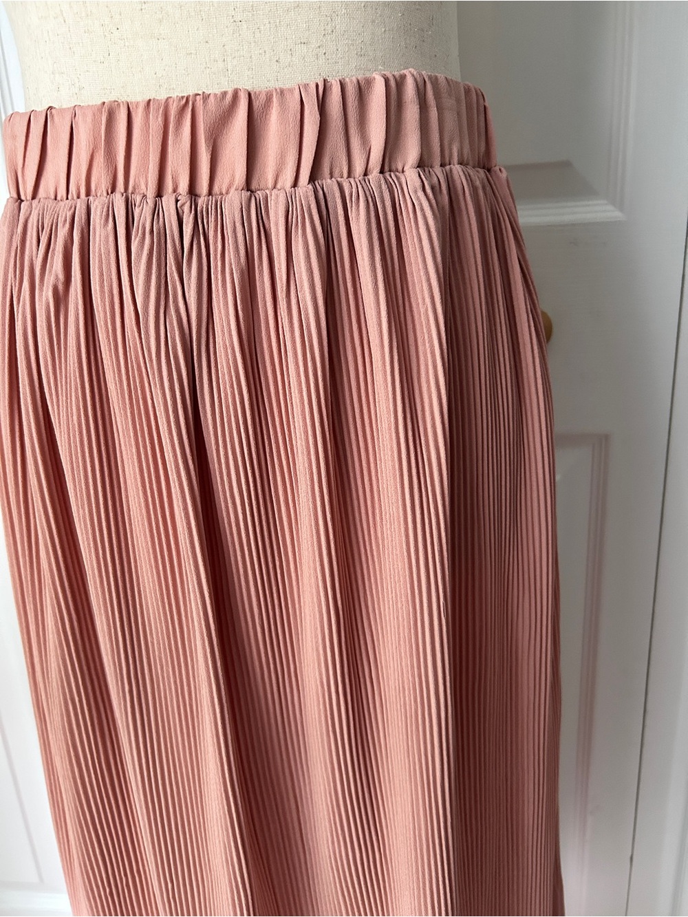 Elegant Pleated Maxi Skirt in Dusty Rose - Picture 2 of 4
